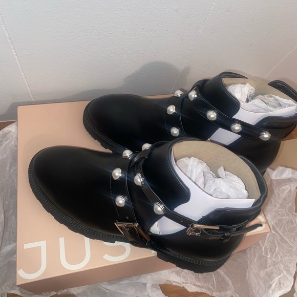 NWT Clarice Cut-Out Lug sole boot 7.5 - Picture 8 of 13